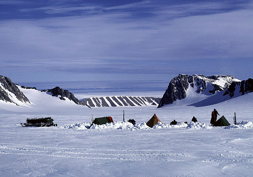 Living and travelling on glaciers