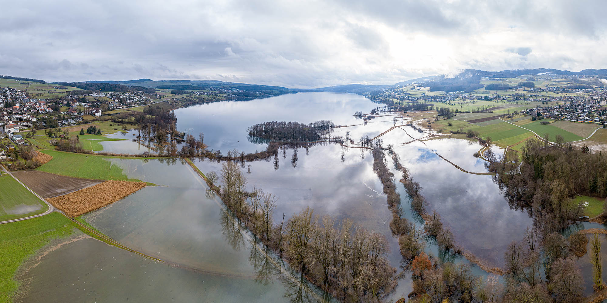 Toteislöcher und Zungenbeckenseen Toteislöcher und Zungenbeckenseen