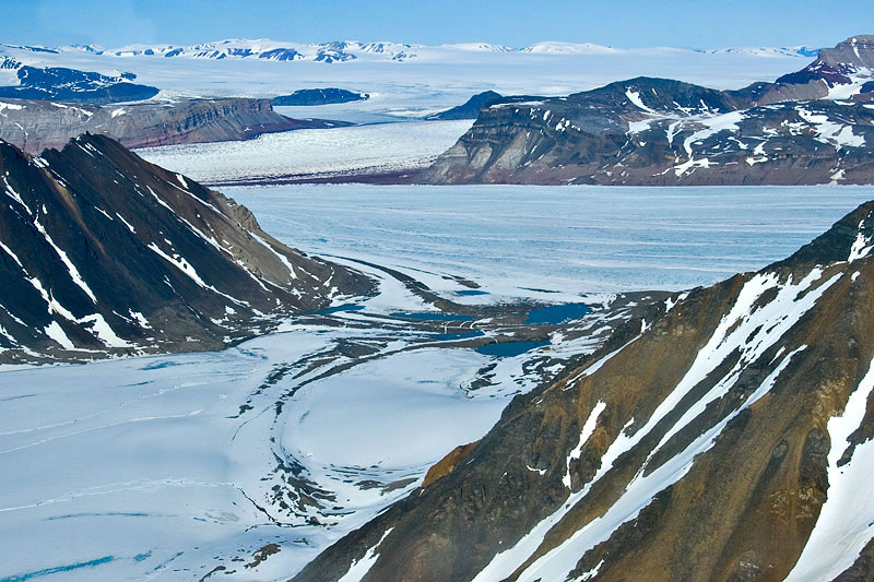 Kongsvegen and Kronebreen