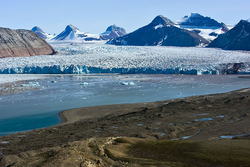 Kongsvegen and Kronebreen