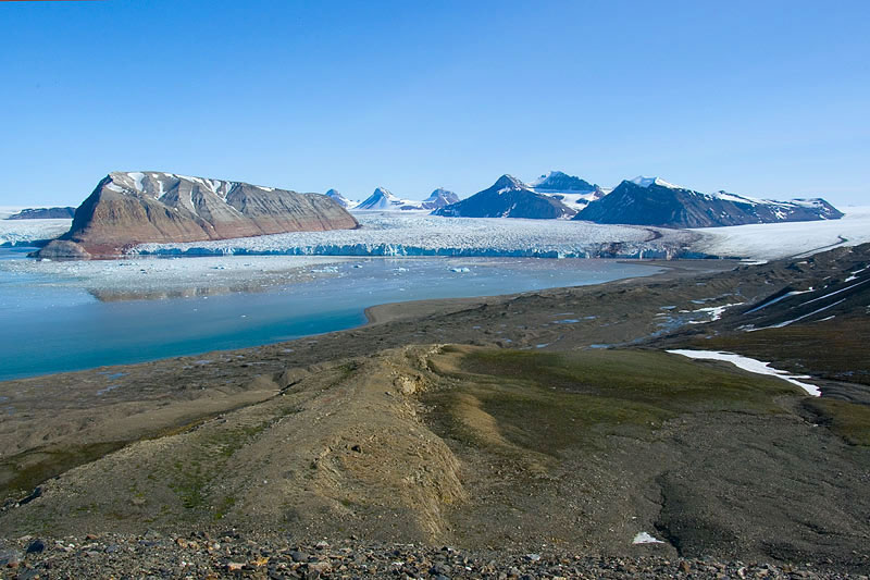 Kongsvegen and Kronebreen