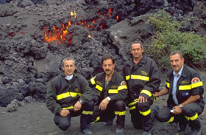 Lateral Eruption 2002: Ash and People