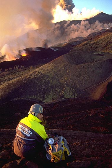 Lateral Eruption 2002: Ash and People