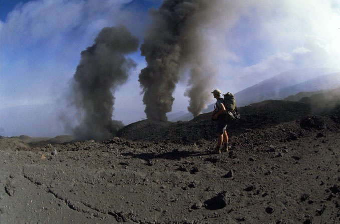 Lateral Eruption 2002: The North Fissure Lateral Eruption 2002: The North Fissure