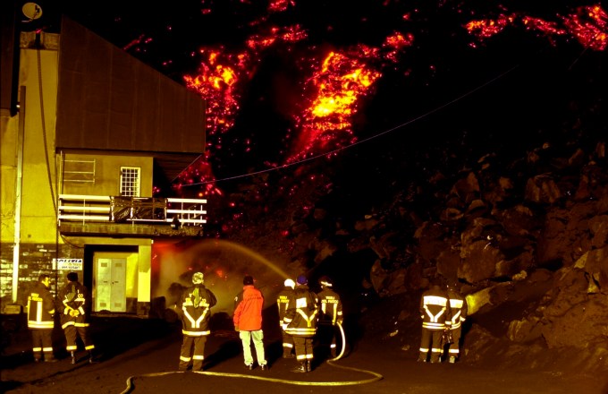 Flankeneruption 2002/03: Schden durch die Lavastrme vom sdlichen Schlot