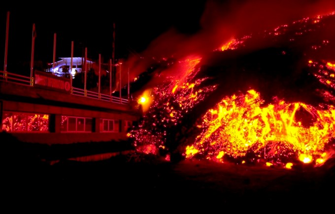 Flankeneruption 2002/03: Schden durch die Lavastrme vom sdlichen Schlot