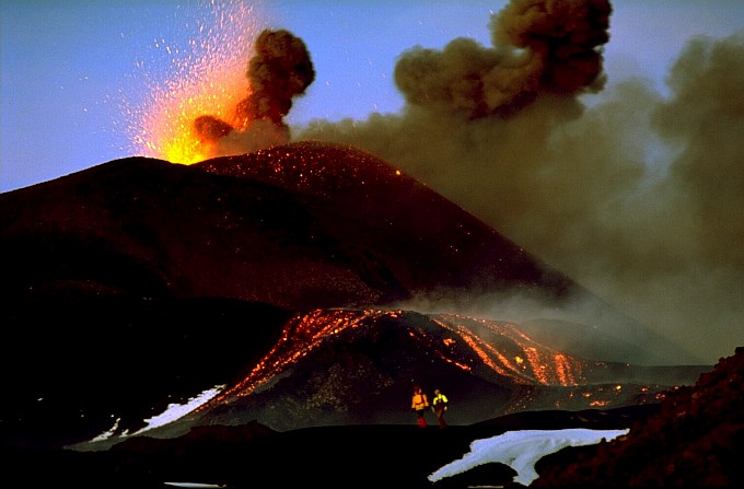 Flankeneruption 2002/03: Schden durch die Lavastrme vom sdlichen Schlot