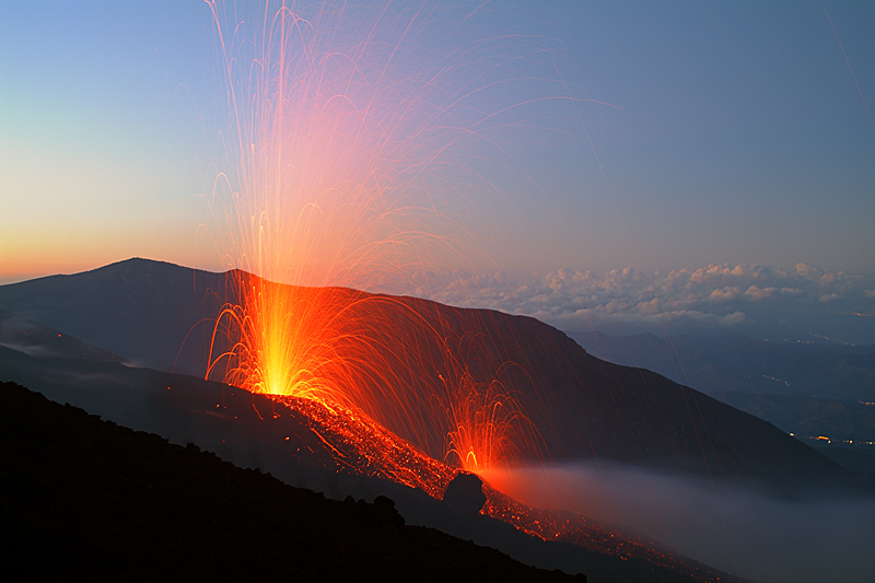 13. Juni 2008: Starke Aktivitt der Eruptionsspalte im Valle del Bove