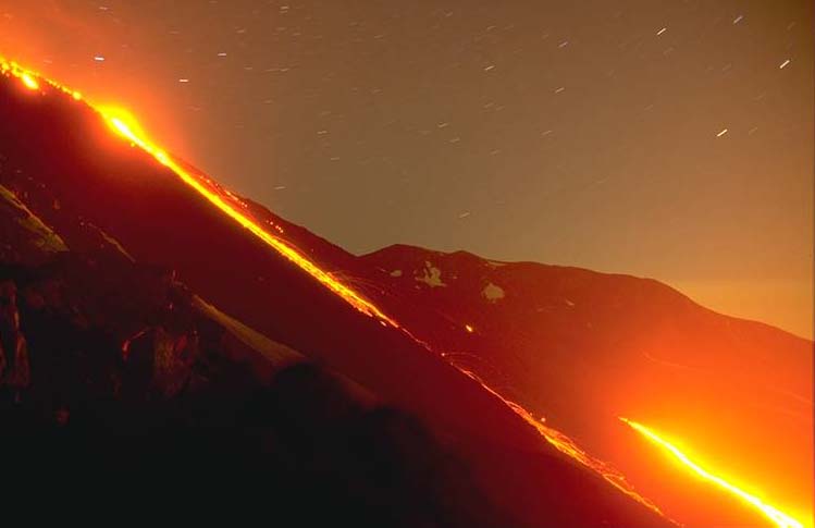 The lava flows below South East Cone: 4-9 April 1999