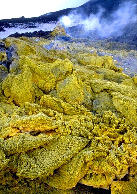 The lava flows below South East Cone: 4-9 April 1999