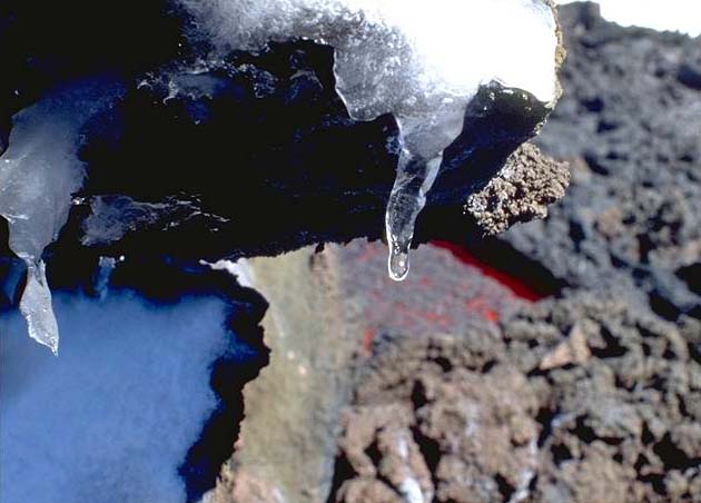 The lava flows below South East Cone: 4-9 April 1999