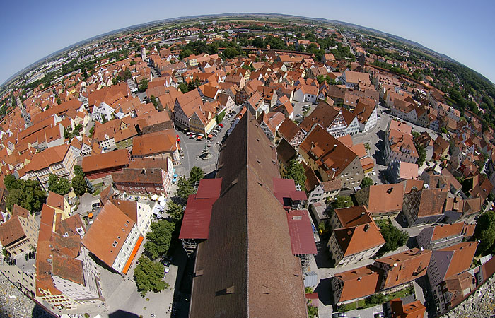 Ausblick auf Nrdlingen und den Metoritenkrater vom Kirchtum 'Daniel'