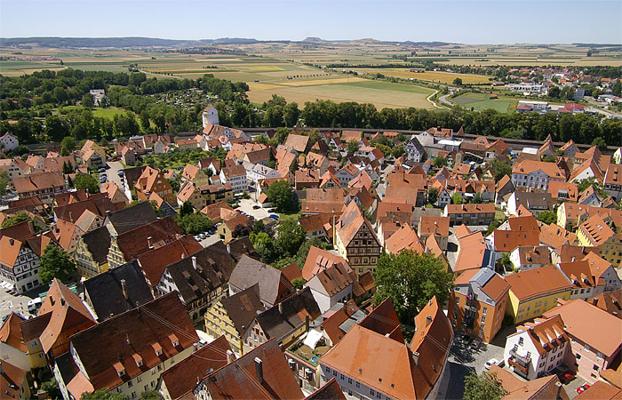 Ausblick auf Nrdlingen und den Metoritenkrater vom Kirchtum 'Daniel'