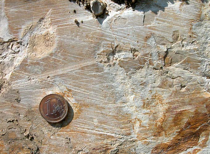 Impaktgesteine und weitere Phänomene Impaktgesteine und weitere Phänomene