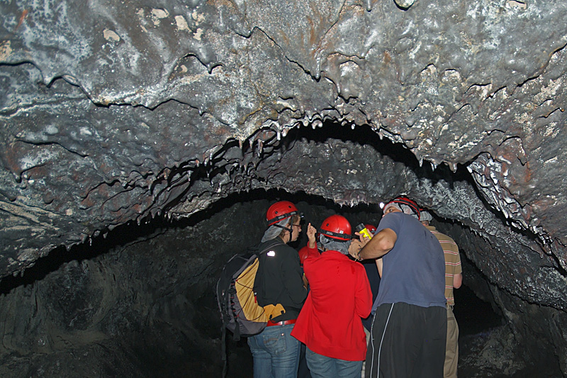 Im Innern eines Vulkans: Lavatunnel und Schlot (September 2009)