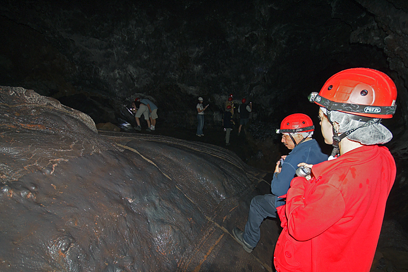 Im Innern eines Vulkans: Lavatunnel und Schlot (September 2009)