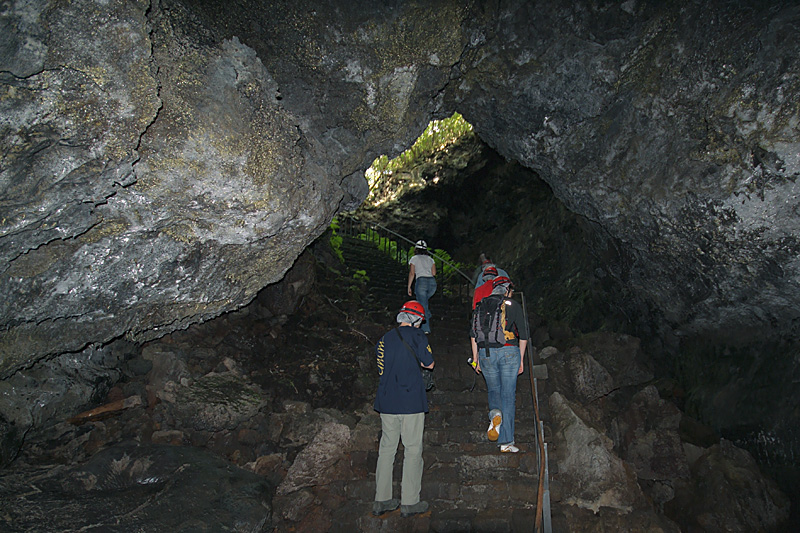 Im Innern eines Vulkans: Lavatunnel und Schlot (September 2009)