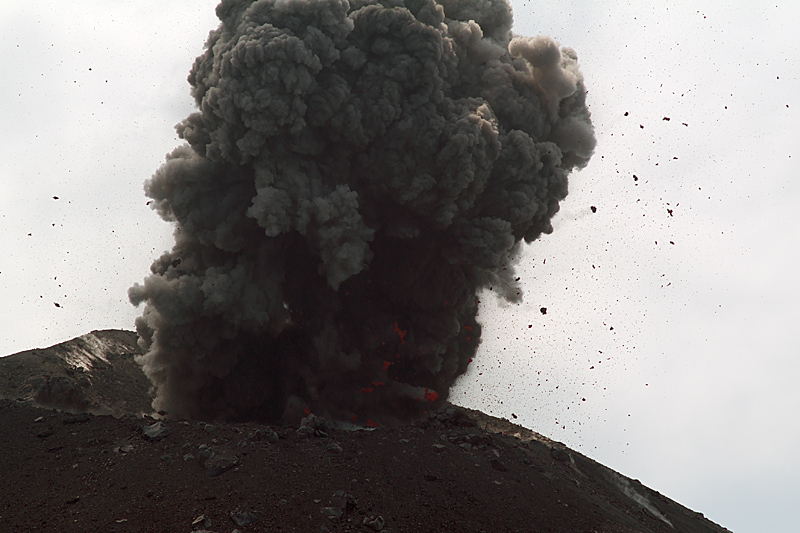 A night on Anak Krakatau (4. - 7. June 2009)