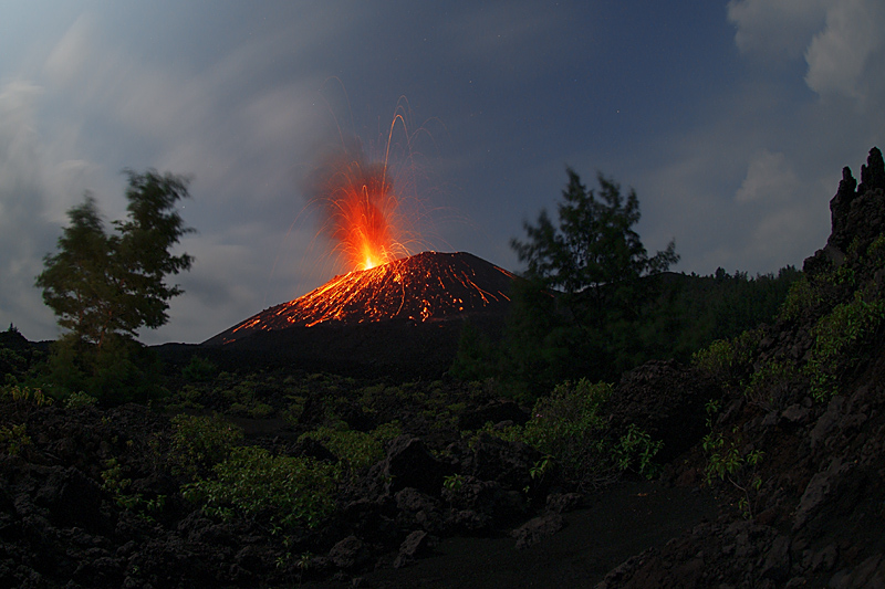 A night on Anak Krakatau (4. - 7. June 2009)