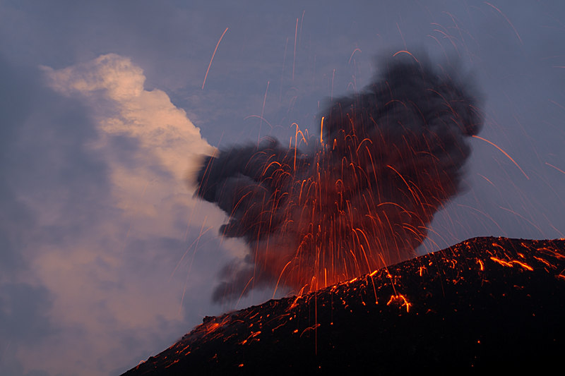 A night on Anak Krakatau (4. - 7. June 2009)