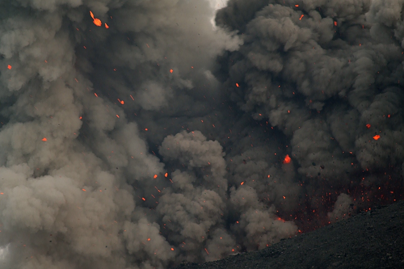 A night on Anak Krakatau (4. - 7. June 2009)