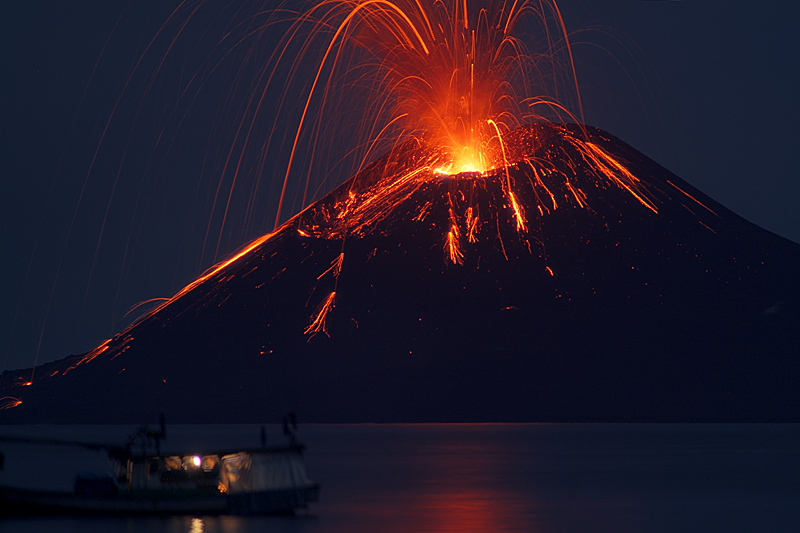 Anak Krakatau observed from Palau Rakata (4.-8. June 2009)