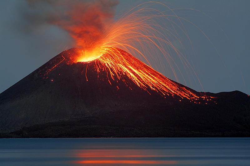 Anak Krakatau observed from Palau Rakata (4.-8. June 2009)