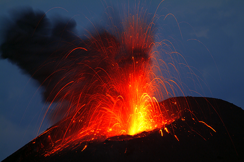 Anak Krakatau observed from Palau Rakata (4.-8. June 2009)