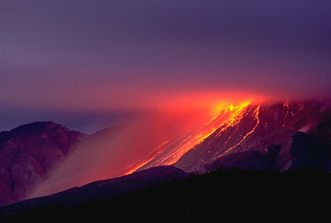 Spine Evolution and Incandescent Rockfalls Spine Evolution and Incandescent Rockfalls