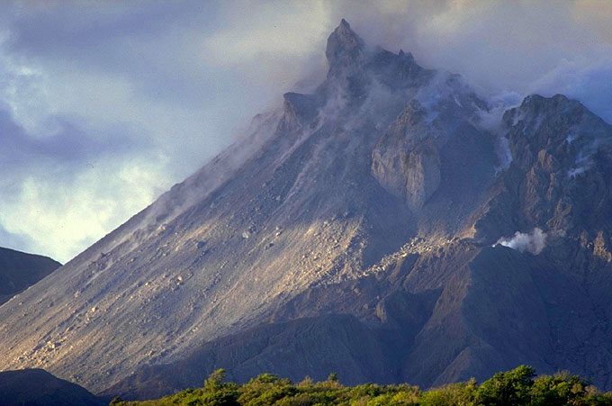 Spine Evolution and Incandescent Rockfalls Spine Evolution and Incandescent Rockfalls