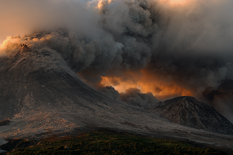 Ash venting from the dome (29 Jan - 1 Feb 2010)