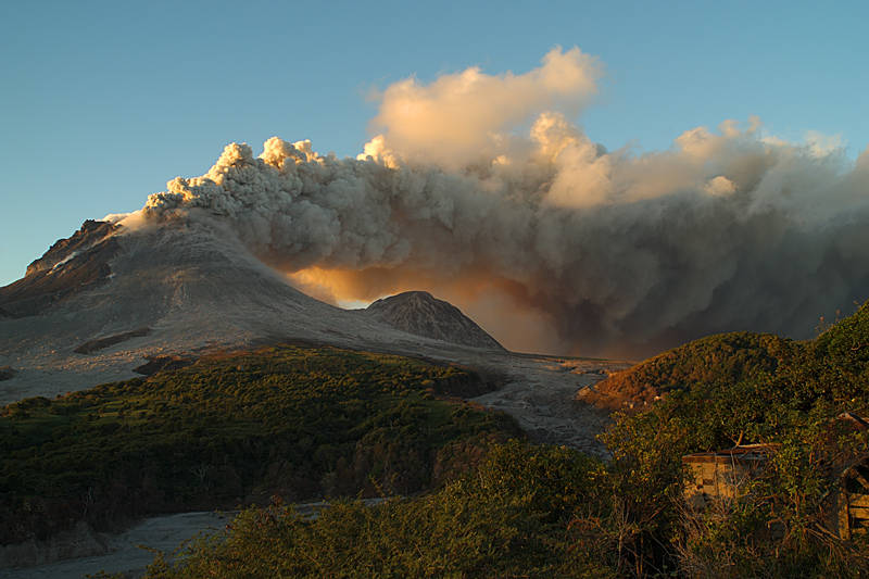 Ash venting from the dome (29 Jan - 1 Feb 2010)