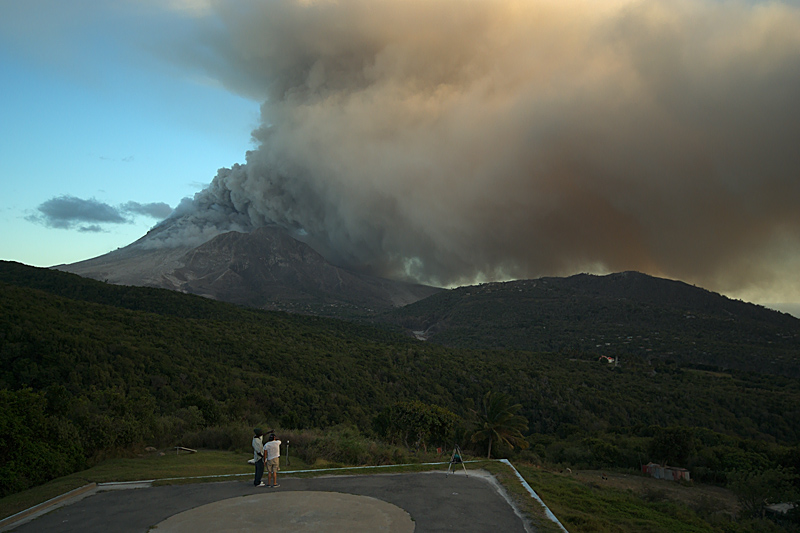 Ash venting from the dome (29 Jan - 1 Feb 2010)