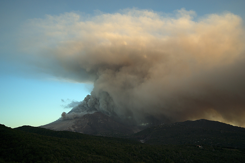 Ash venting from the dome (29 Jan - 1 Feb 2010)