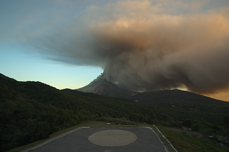 Ash venting from the dome (29 Jan - 1 Feb 2010)