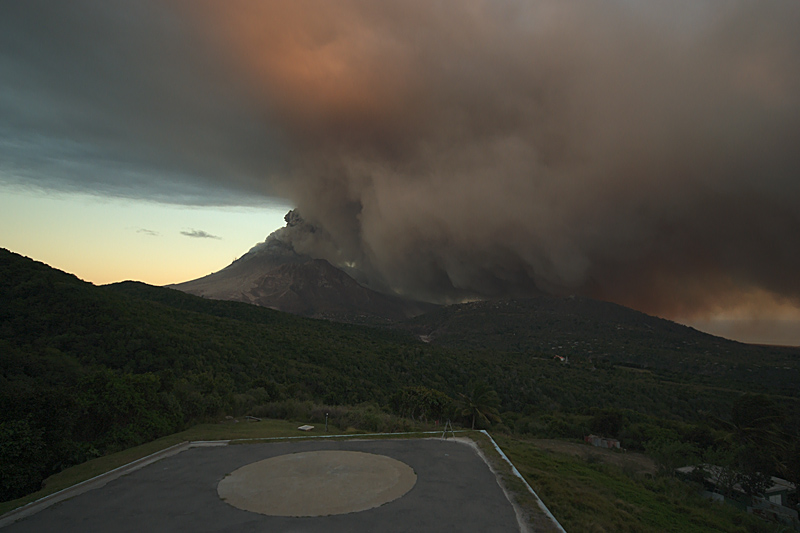 Ash venting from the dome (29 Jan - 1 Feb 2010)