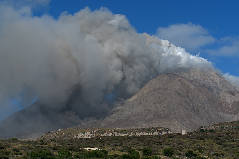 Ash venting from the dome (29 Jan - 1 Feb 2010)