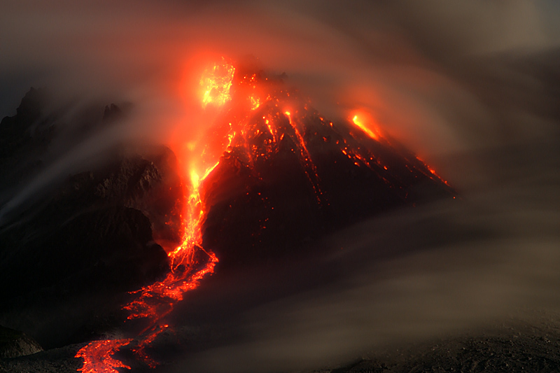 Pyroclastic flows in White's Ghaut at night (27 - 31 Jan 2010)