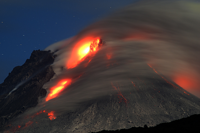 Pyroclastic flows in White's Ghaut at night (27 - 31 Jan 2010) Pyroclastic flows in White's Ghaut at night (27 - 31 Jan 2010)