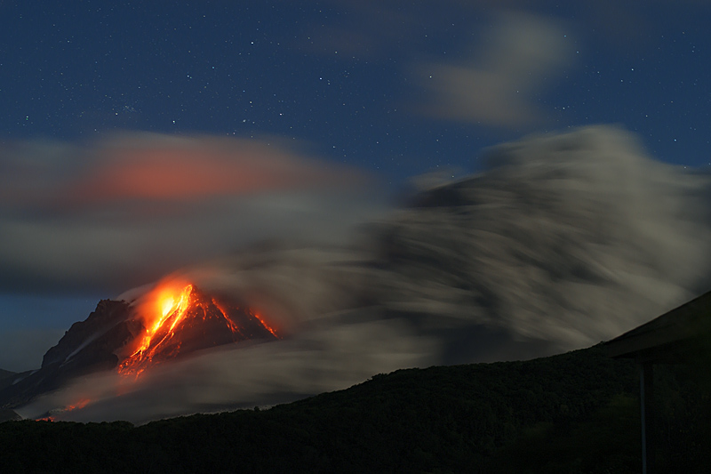Pyroclastic flows in White's Ghaut at night (27 - 31 Jan 2010) Pyroclastic flows in White's Ghaut at night (27 - 31 Jan 2010)