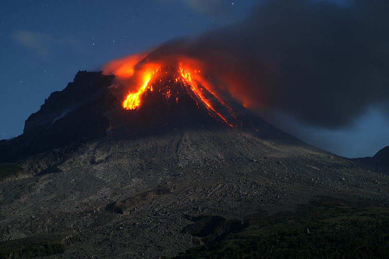 Pyroclastic flows in White's Ghaut at night (27 - 31 Jan 2010) Pyroclastic flows in White's Ghaut at night (27 - 31 Jan 2010)