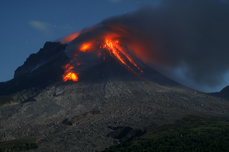 Pyroclastic flows in White's Ghaut at night (27 - 31 Jan 2010)