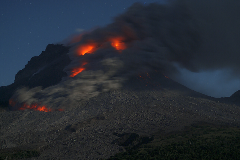 Pyroclastic flows in White's Ghaut at night (27 - 31 Jan 2010)