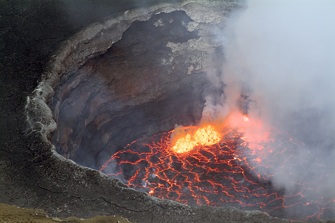 Changes of the Lava Lake between January and July, 2006