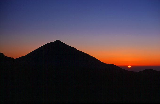 Pico de Teide e Cañadas in primavera ed estate Pico de Teide e Cañadas in primavera ed estate