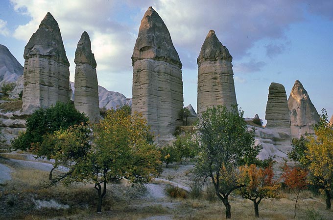 'Feenkamine' bei Goreme und Zelve
