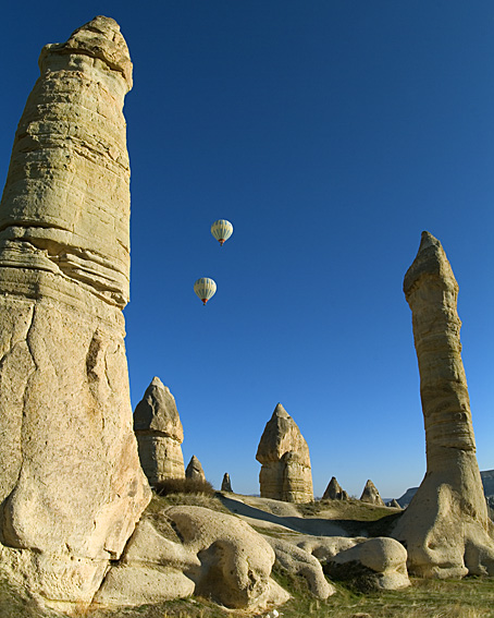 'Feenkamine' bei Goreme und Zelve