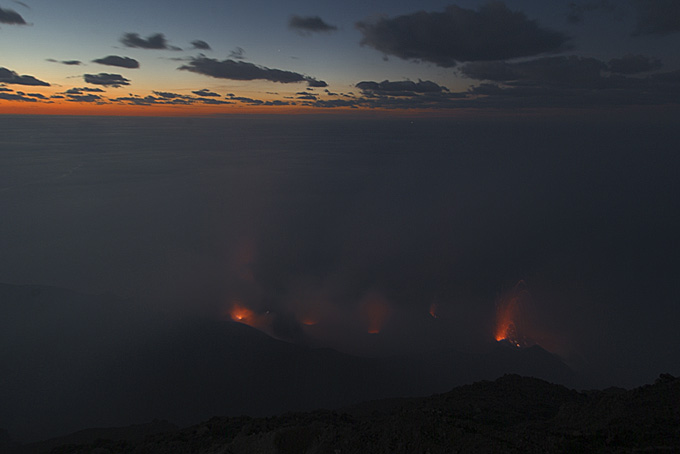 5 November 2006: Crater terrace in full moonlight
