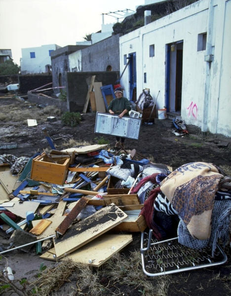 Stromboli's population faces the damage of a tsunami