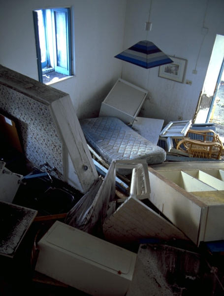 Strombolis Bevölkerung und die Schäden des Tsunami Strombolis Bevölkerung und die Schäden des Tsunami